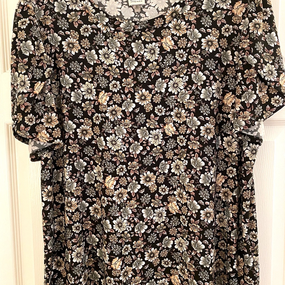 Short sleeved Anne Klein blouse